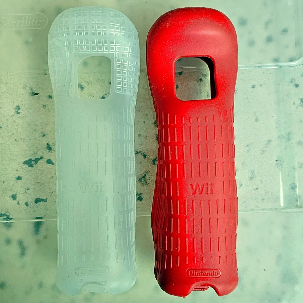 2 Wii silicone controller cases, EUC condition, OEM Nintendo, 1 red, 1 clear